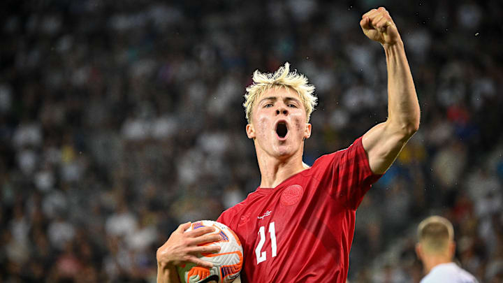 TOPSHOT-FBL-EURO-2024-QUALIFIER-SLO-DEN