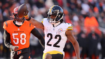 Dec 1, 2024; Cincinnati, Ohio, USA;  Pittsburgh Steelers running back Najee Harris (22) runs in for the touchdown  during the second quarter against the Cincinnati Bengals at Paycor Stadium. Mandatory Credit: Joseph Maiorana-Imagn Images