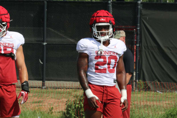 Oklahoma linebacker Lewis Carter