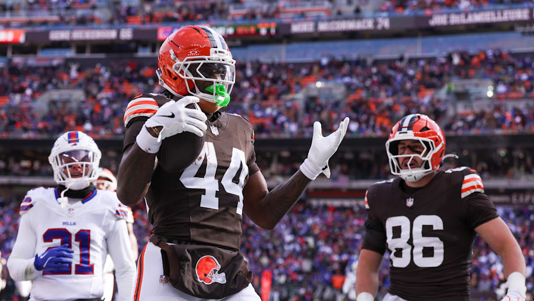 Dec 21, 2025; Cleveland, Ohio, USA;  Cleveland Browns tight end Harold Fannin Jr. (44) scores a touchdown against the Buffalo Bills during the first half at Huntington Bank Field. Mandatory Credit: Scott Galvin-Imagn Images