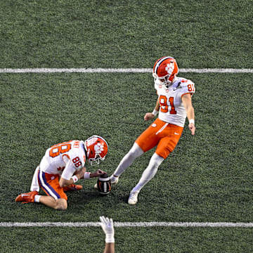 Holder Clay Swinney pulled off Clemson’s perfectly timed fake PAT, catching Florida State off guard in a statement win.