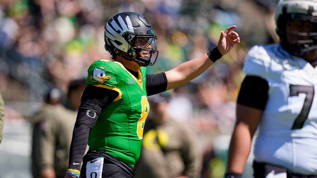 Oregon quarterback Dylan Raiola, at Ducks' spring game, is expected to be Dante Moore's backup. Oregon quarterback Dylan Raiola, at Ducks' spring game, is expected to be Dante Moore's backup.