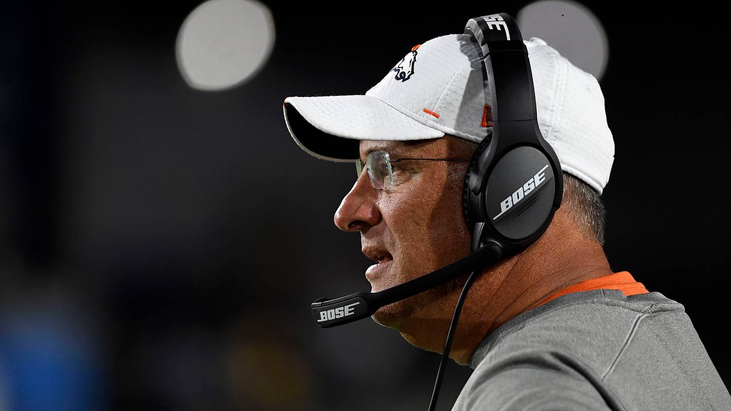 Darius Slay defends Vic Fangio after Dolphins DB bashes ex-DC - Vimarsana News