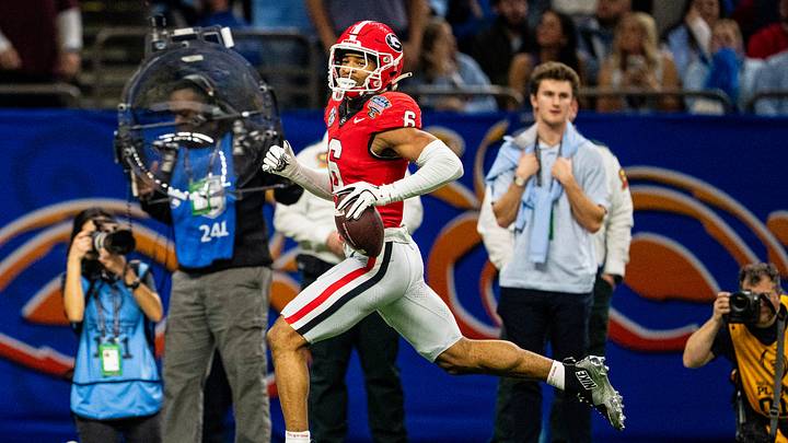 Georgia defensive back Daylen Everette (6) carries the ball for a touchdown after a fumble during the Sugar Bowl and College Football Playoff quarterfinals at Caesars Superdome in New Orleans, La., on Thursday, Jan. 1, 2026.