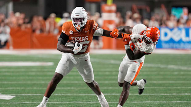 Texas Longhorns tight end Emaree Winston