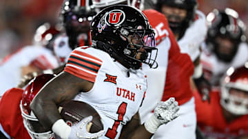 Jaylon Glover attacks the Houston defense.