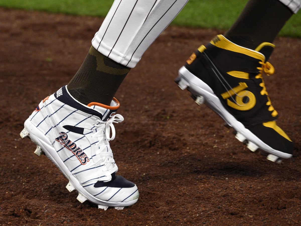 【良好品】 Fernando Tatís Jr.'s Cleats Honor Padres Legend Tony Gwynn スポーツ