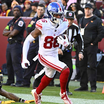 Nov 19, 2023; Landover, Maryland, USA; New York Giants wide receiver Darius Slayton (86) runs for a touchdown as Washington Commanders cornerback Kendall Fuller (29) looks on .