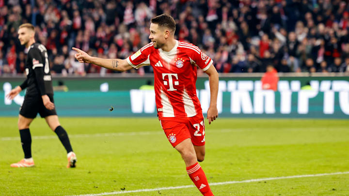 Raphael Guerreiro im Bayern-Trikot Raphael Guerreiro im Bayern-Trikot