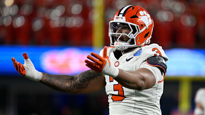 Clemson Tigers defensive end T.J. Parker reacts after a play during the third quarter against the Southern Methodist Mustangs. Mandatory Credit: Bob Donnan-Imagn Images Clemson Tigers defensive end T.J. Parker reacts after a play during the third quarter against the Southern Methodist Mustangs. Mandatory Credit: Bob Donnan-Imagn Images