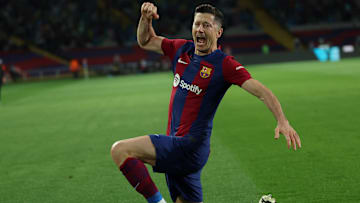 TOPSHOT-FBL-ESP-LIGA-BARCELONA-VALENCIA