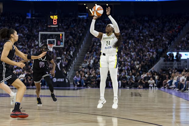 Dallas Wings guard Arike Ogunbowale