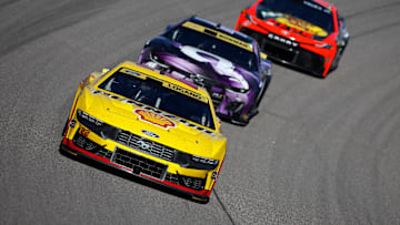 Joey Logano, Team Penske, Alex Bowman, Hendrick Motorsports, NASCAR