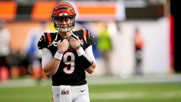 Cincinnati Bengals quarterback Joe Burrow (9) takes the field before the kickoff of Super Bowl 56, Sunday, Feb. 13, 2022, at SoFi Stadium in Inglewood, Calif.

Nfl Super Bowl 56 Los Angeles Rams Vs Cincinnati Bengals Feb 13 2022 582581