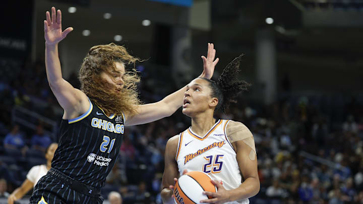 Aug 3, 2025; Chicago, Illinois, USA; Phoenix Mercury forward Alyssa Thomas (25) drives to the basket against Chicago Sky forward Maddy Westbeld (21) during the first half at Wintrust Arena. Mandatory Credit: Kamil Krzaczynski-Imagn Images Aug 3, 2025; Chicago, Illinois, USA; Phoenix Mercury forward Alyssa Thomas (25) drives to the basket against Chicago Sky forward Maddy Westbeld (21) during the first half at Wintrust Arena. Mandatory Credit: Kamil Krzaczynski-Imagn Images