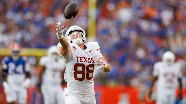 Oct 4, 2025; Gainesville, Florida, USA; Texas Longhorns tight end Jack Endries (88) attempts to make a catch against the Florida Gators.