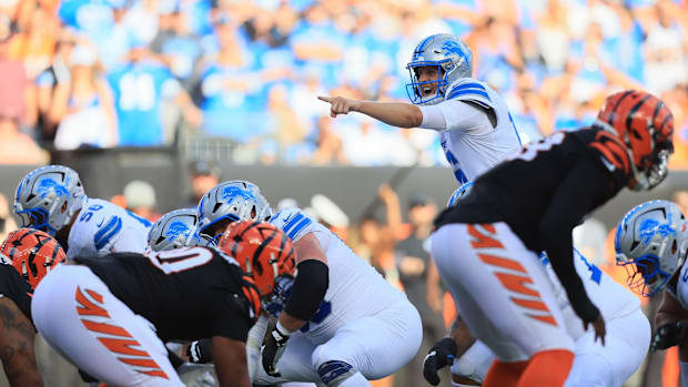 Detroit Lions quarterback Jared Goff (16) directs a play during the second quarter against the Cincinnati Bengals.