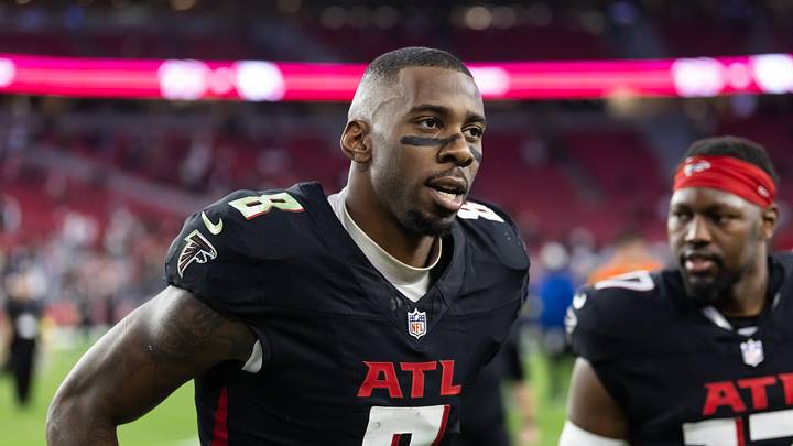 Dec 21, 2025; Glendale, Arizona, USA; Atlanta Falcons tight end Kyle Pitts Sr. (8) against the Arizona Cardinals at State Farm Stadium. Mandatory Credit: Mark J. Rebilas-Imagn Images
