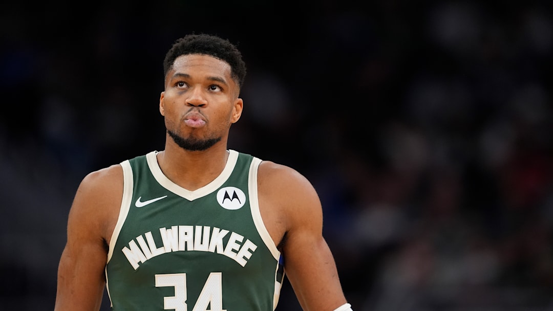 Sacramento Kings v Milwaukee Bucks