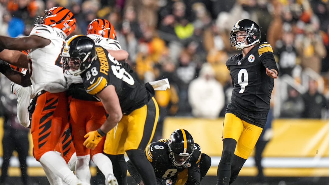 Jan 4, 2025; Pittsburgh, Pennsylvania, USA; Pittsburgh Steelers place kicker Chris Boswell (9) kicks a field goal against the Cincinnati Bengals in the fourth quarter at Acrisure Stadium. The Bengals won 19-17 to finish the regular season at 9-8. Mandatory Credit: Sam Greene/USA TODAY Network via Imagn Images
