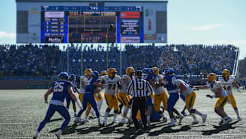 South Dakota State Jackrabbits play against North Dakota State Bisons.