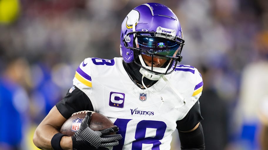 Minnesota Vikings wide receiver Justin Jefferson runs with the ball. | Mark J. Rebilas-Imagn Images