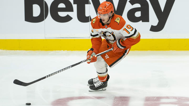 Dec 11, 2024; Ottawa, Ontario, CAN; Anaheim Ducks right wing Troy Terry (19) skates with the puck in the third period against tne Ottawa Senators at the Canadian Tire Centre. Mandatory Credit: Marc DesRosiers-Imagn Images Dec 11, 2024; Ottawa, Ontario, CAN; Anaheim Ducks right wing Troy Terry (19) skates with the puck in the third period against tne Ottawa Senators at the Canadian Tire Centre. Mandatory Credit: Marc DesRosiers-Imagn Images