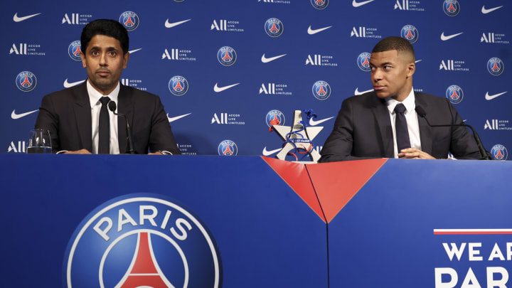 Kylian Mbappe und Nasser Al-Khelaifi Kylian Mbappe und Nasser Al-Khelaifi