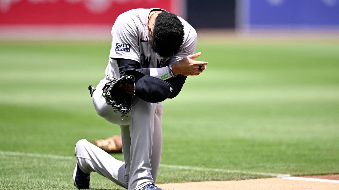 Aaron Boone explodes after Yankees' rally ended by absurd Juan Soto double play call - Vimarsana News