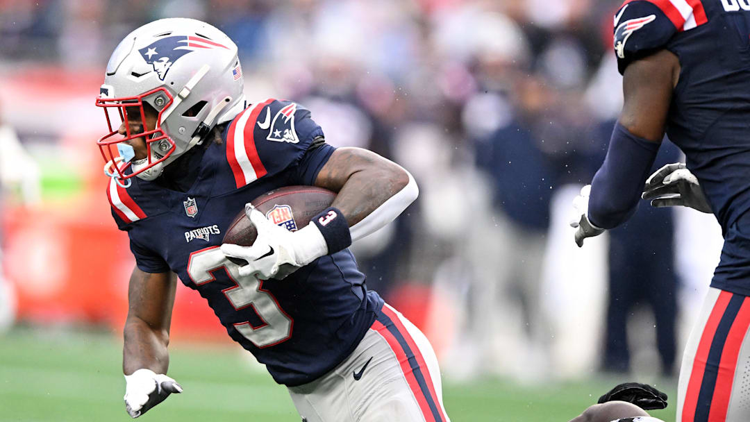 Sep 7, 2025; Foxborough, Massachusetts, USA; New England Patriots wide receiver DeMario Douglas (3) makes a catch against the Las Vegas Raiders during the second half at Gillette Stadium. Mandatory Credit: Brian Fluharty-Imagn Images