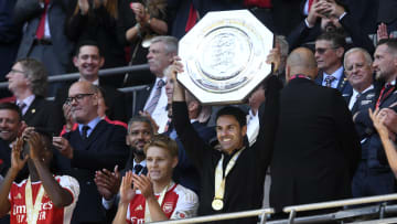 Arteta lifting the shield