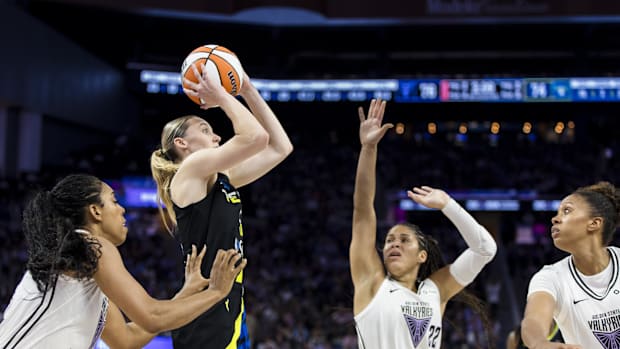 Bueckers remains motivated by legends