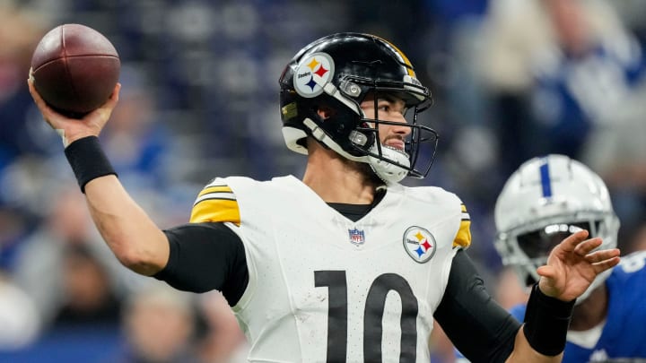 Pittsburgh Steelers quarterback Mitch Trubisky (10) draws back to pass Saturday, Dec. 16, 2023, during a game against the Pittsburgh Steelers at Lucas Oil Stadium in Indianapolis.