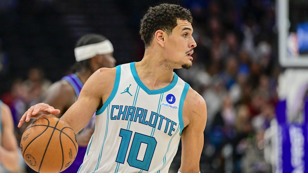 Jan 10, 2026; Salt Lake City, Utah, USA; Charlotte Hornets guard Josh Green (10) looks for an open man during the second half against the Utah Jazz at Delta Center. Mandatory Credit: Peter Creveling-Imagn Images