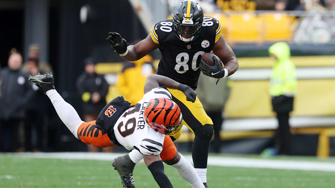 Nov 16, 2025; Pittsburgh, Pennsylvania, USA; Pittsburgh Steelers tight end Darnell Washington (80) runs with the ball against Cincinnati Bengals linebacker Barrett Carter (49) during the first half at Acrisure Stadium. Mandatory Credit: Charles LeClaire-Imagn Images Nov 16, 2025; Pittsburgh, Pennsylvania, USA; Pittsburgh Steelers tight end Darnell Washington (80) runs with the ball against Cincinnati Bengals linebacker Barrett Carter (49) during the first half at Acrisure Stadium. Mandatory Credit: Charles LeClaire-Imagn Images