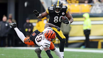 Nov 16, 2025; Pittsburgh, Pennsylvania, USA; Pittsburgh Steelers tight end Darnell Washington (80) runs with the ball against Cincinnati Bengals linebacker Barrett Carter (49) during the first half at Acrisure Stadium. Mandatory Credit: Charles LeClaire-Imagn Images