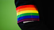 Le brassard arc-en-ciel