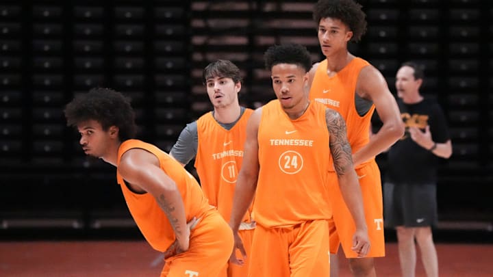 Tennessee basketball players, from left, Ja’Kobi Gillespie, Gavin Paull, Troy Henderson, and Nate Ament at practice
