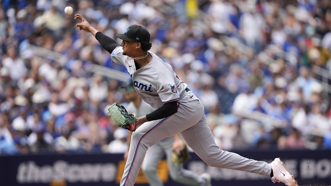 May 27, 2026; Toronto, Ontario, CAN; Miami Marlins starting pitcher Eury Perez (39) pitches to the Toronto Blue Jays during the third inning at Rogers Centre. Mandatory Credit: John E. Sokolowski-Imagn Images May 27, 2026; Toronto, Ontario, CAN; Miami Marlins starting pitcher Eury Perez (39) pitches to the Toronto Blue Jays during the third inning at Rogers Centre. Mandatory Credit: John E. Sokolowski-Imagn Images