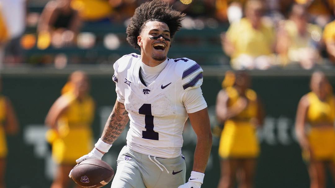Oct 4, 2025; Waco, Texas, USA; Kansas State Wildcats wide receiver Jayce Brown (1) reacts after making a catch without his helmet against the Baylor Bears during the second half at McLane Stadium. Mandatory Credit: Chris Jones-Imagn Images Oct 4, 2025; Waco, Texas, USA; Kansas State Wildcats wide receiver Jayce Brown (1) reacts after making a catch without his helmet against the Baylor Bears during the second half at McLane Stadium. Mandatory Credit: Chris Jones-Imagn Images