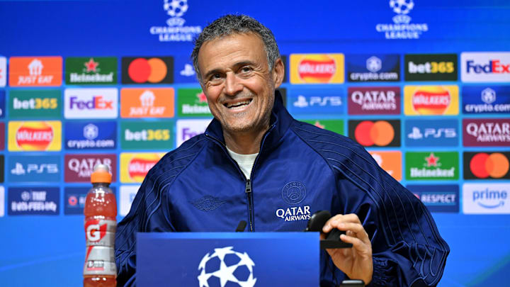 Luis Enrique en conférence de presse. Luis Enrique en conférence de presse.