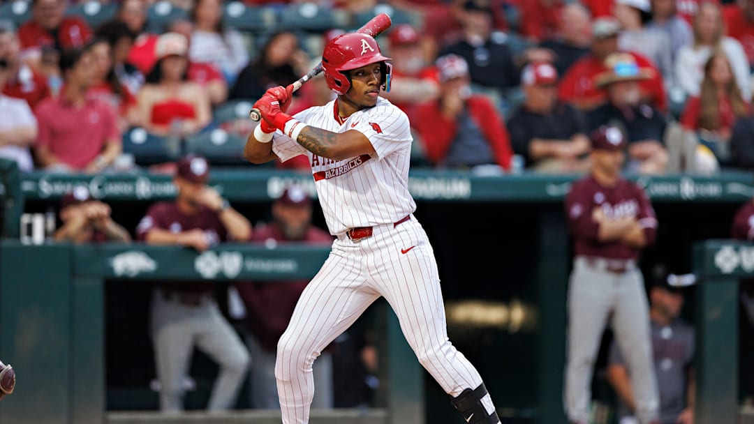 Justin Thomas Jr. prepares to receive the pitch for the Arkansas Razorbacks. 