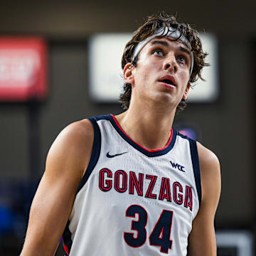 Gonzaga Bulldogs forward Braden Huff (34).