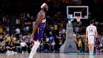 Phoenix Suns v Los Angeles Lakers