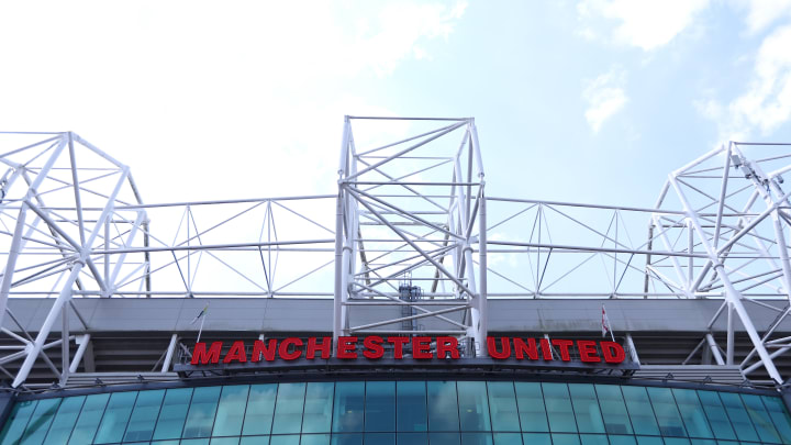 Manchester United disebut mempertimbangkan menjual hak penamaan Old Trafford demi memperoleh tambahan pendapatan.