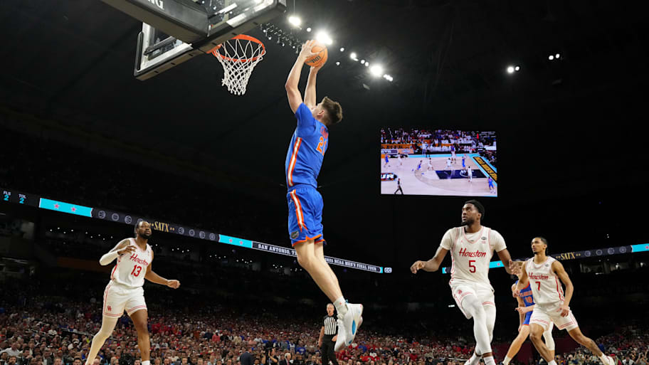 Florida Gators forward Alex Condon dunks vs. the Houston Cougars during the national championship game on Apr 7, 2025. | Bob Donnan-Imagn Images