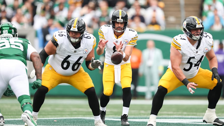 Aaron Rodgers takes a snap in a Steelers-Jets game