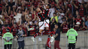 Bruno Henrique marcou dois gols no Maracanã