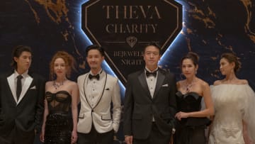 Master Of The House. (L to R) Claudia Chakrabandhu (คลาวเดีย จักรพันธุ์.) as Araya (อารยา), Gap Thanavate (แก๊ป ธนเวทย์) as Mavin (มาวิน), Chai Charttayodom (ชาย ชาตโยดม) as Phupat (ภูพัฒน์), Nusaba Punnakana (นุสบา ปุณณกันต์) as Padcha (พัดชา), Praew Narupornkamol (แพรว นฤภรกมล) as Kita (คีตา) in Master Of The House. Cr. Courtesy of Netflix © 2024