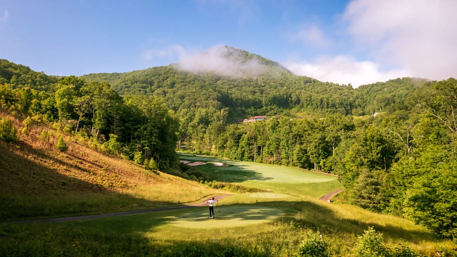 A golf hole at Balsam Mountain Preserve